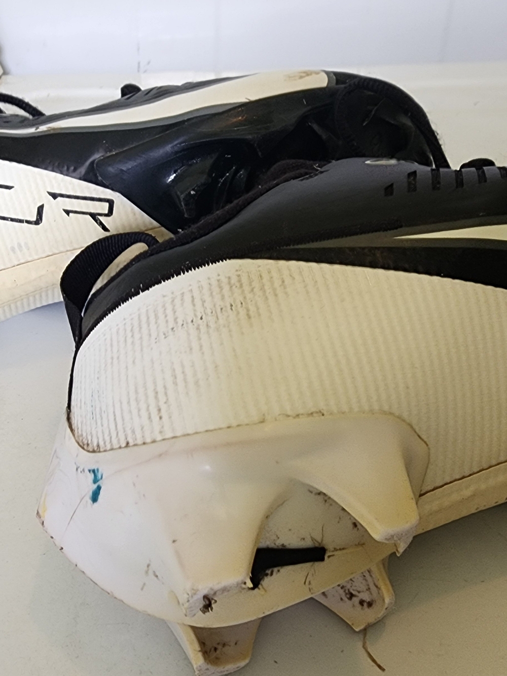 Nike Men’s Black and White Athletic Cleats - Picture 2 of 5